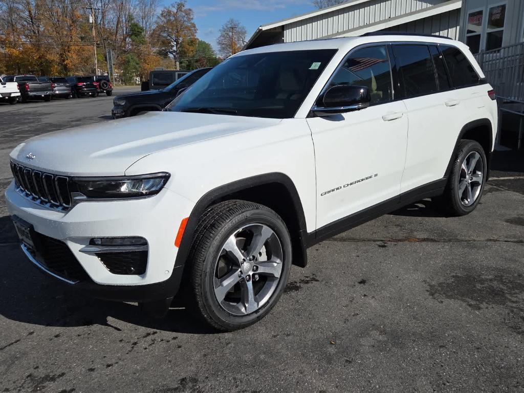 new 2025 Jeep Grand Cherokee car, priced at $53,140