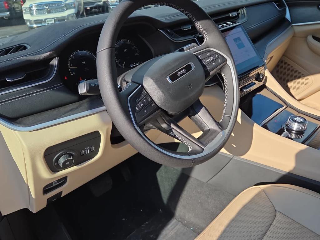 new 2025 Jeep Grand Cherokee car, priced at $53,140
