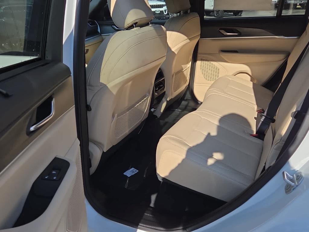 new 2025 Jeep Grand Cherokee car, priced at $53,140