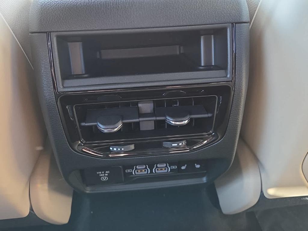 new 2025 Jeep Grand Cherokee car, priced at $53,140