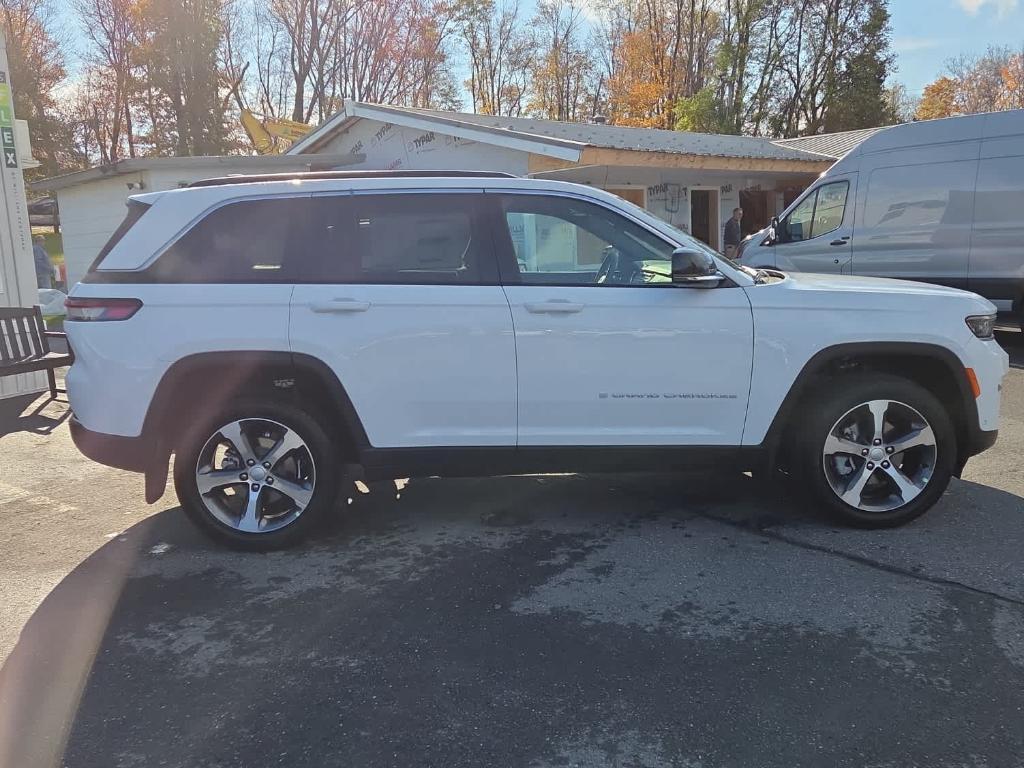 new 2025 Jeep Grand Cherokee car, priced at $53,140