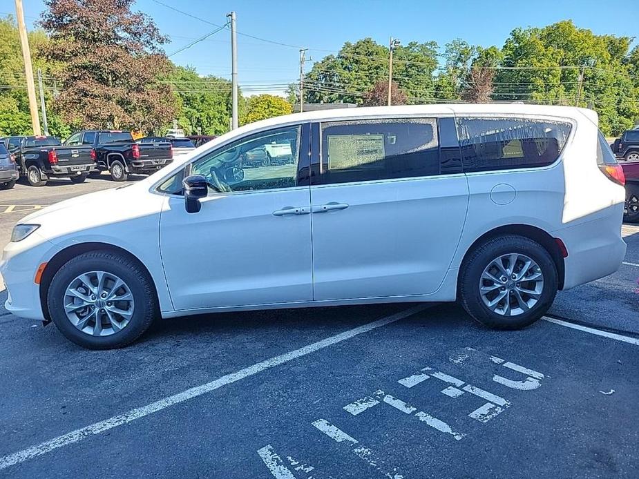 new 2024 Chrysler Pacifica car