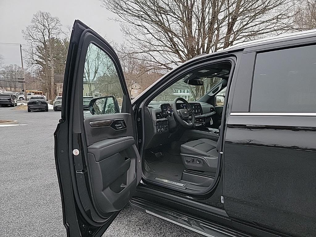 new 2025 Chevrolet Suburban car, priced at $75,100