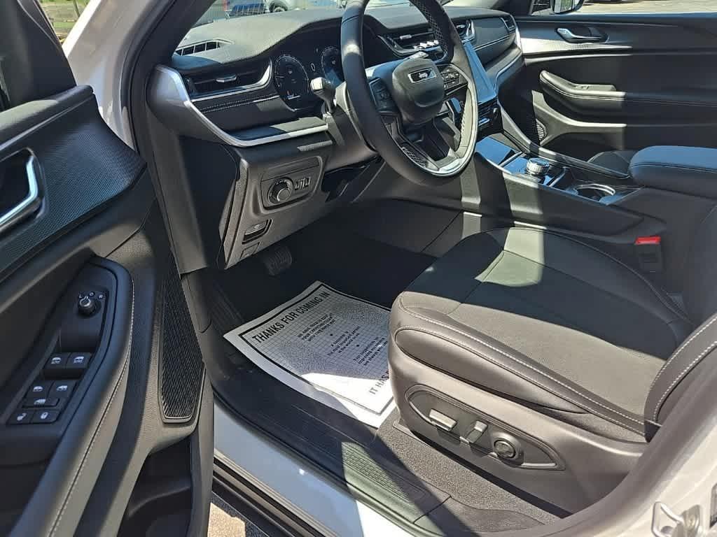 new 2025 Jeep Grand Cherokee car, priced at $43,760