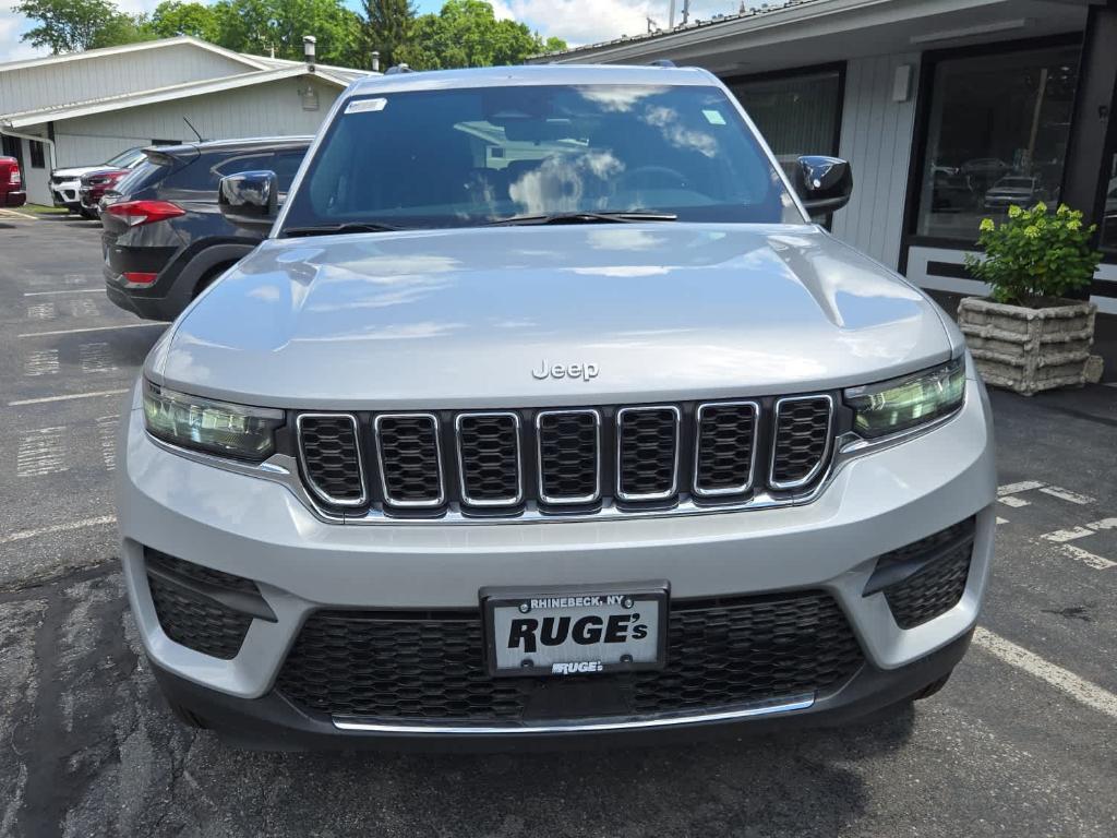 new 2025 Jeep Grand Cherokee car, priced at $38,602