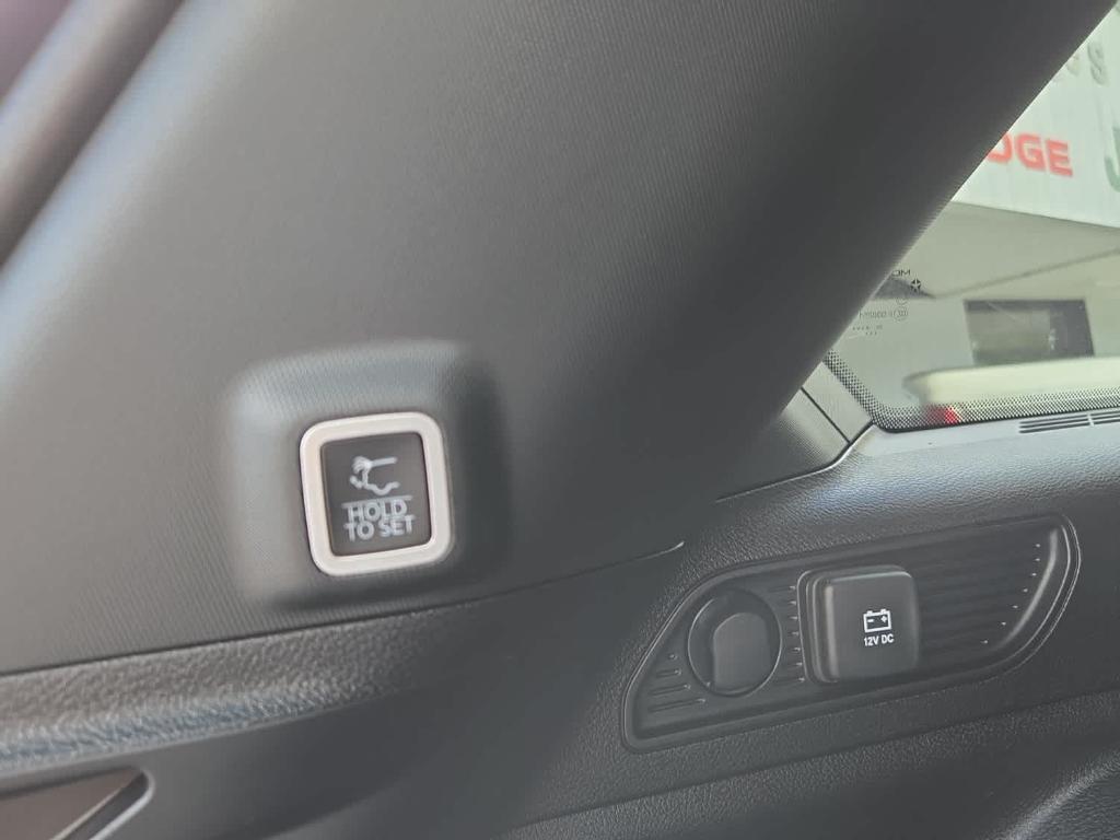 new 2025 Jeep Grand Cherokee car, priced at $38,602