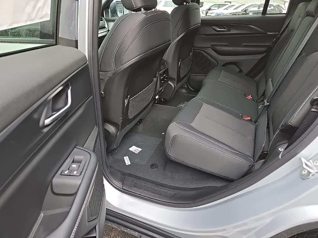 new 2025 Jeep Grand Cherokee car, priced at $41,572