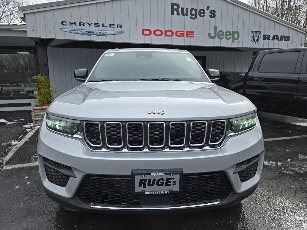 new 2025 Jeep Grand Cherokee car, priced at $41,572