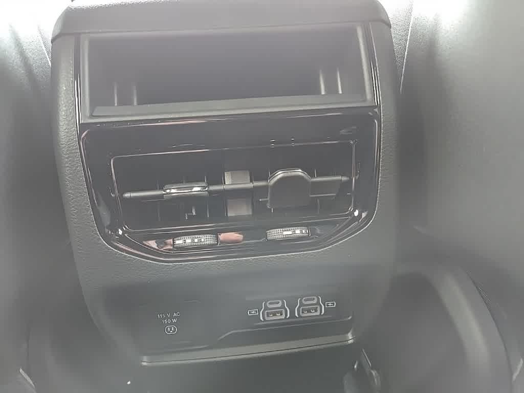 new 2025 Jeep Grand Cherokee car, priced at $41,572