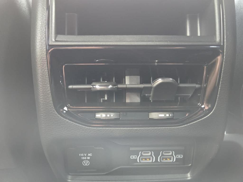 new 2025 Jeep Grand Cherokee car, priced at $38,602