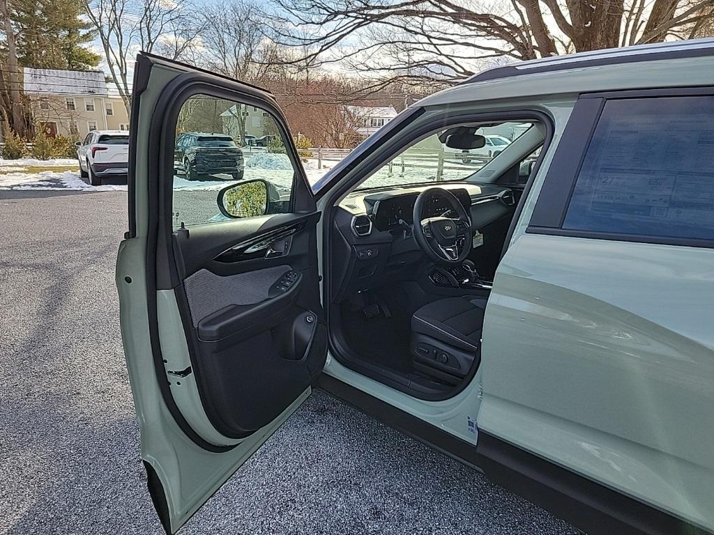 new 2025 Chevrolet TrailBlazer car, priced at $30,330