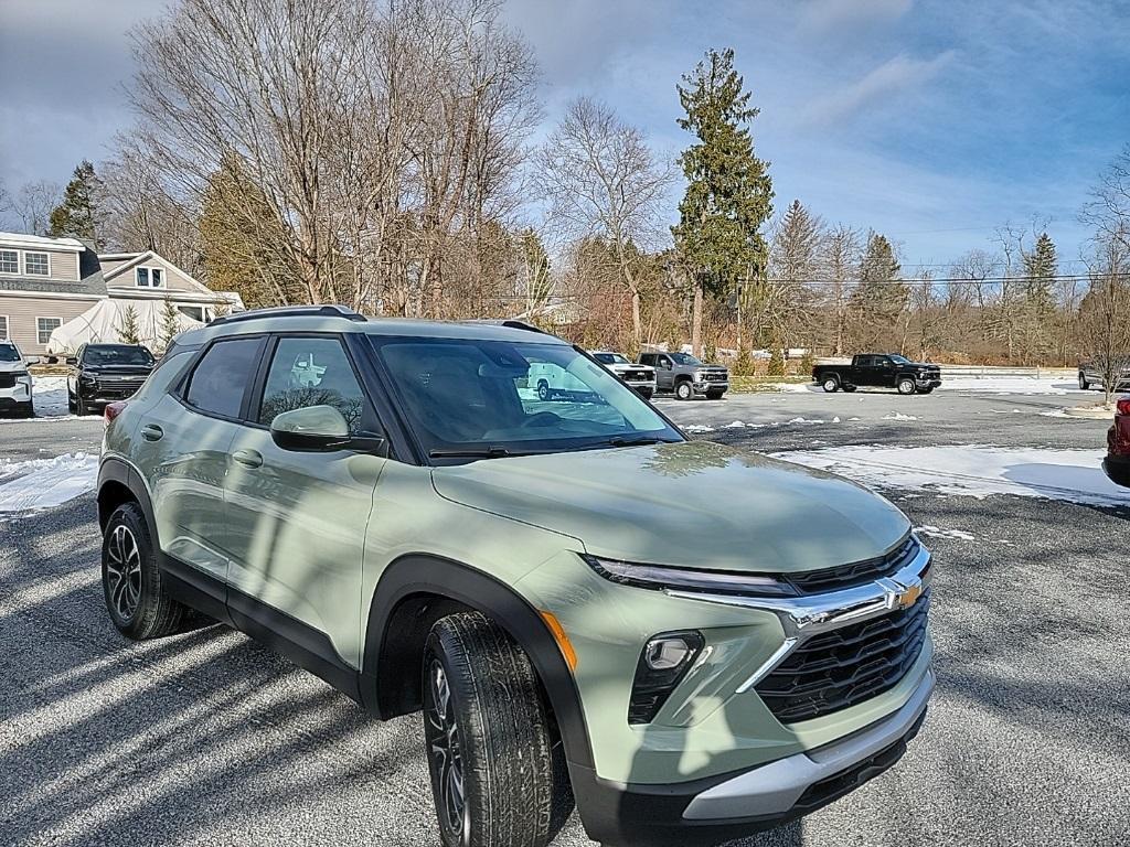 new 2025 Chevrolet TrailBlazer car, priced at $30,330