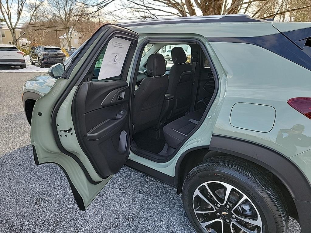 new 2025 Chevrolet TrailBlazer car, priced at $30,330