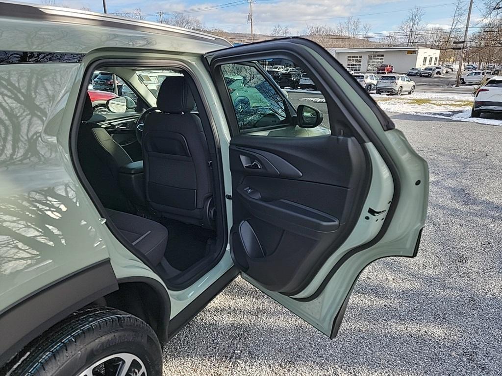 new 2025 Chevrolet TrailBlazer car, priced at $30,330