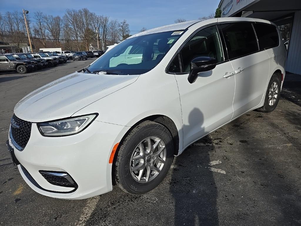 new 2025 Chrysler Pacifica car, priced at $41,145