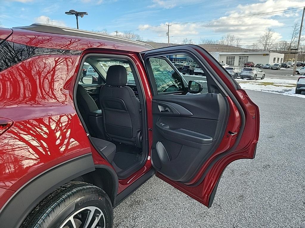 new 2025 Chevrolet TrailBlazer car, priced at $27,595