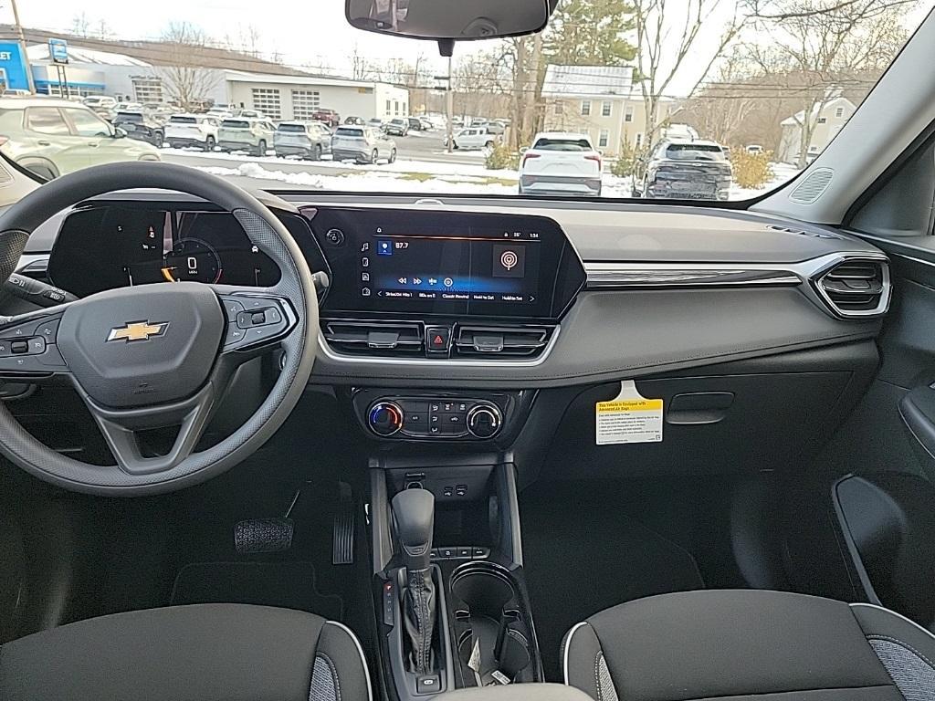 new 2025 Chevrolet TrailBlazer car, priced at $27,595