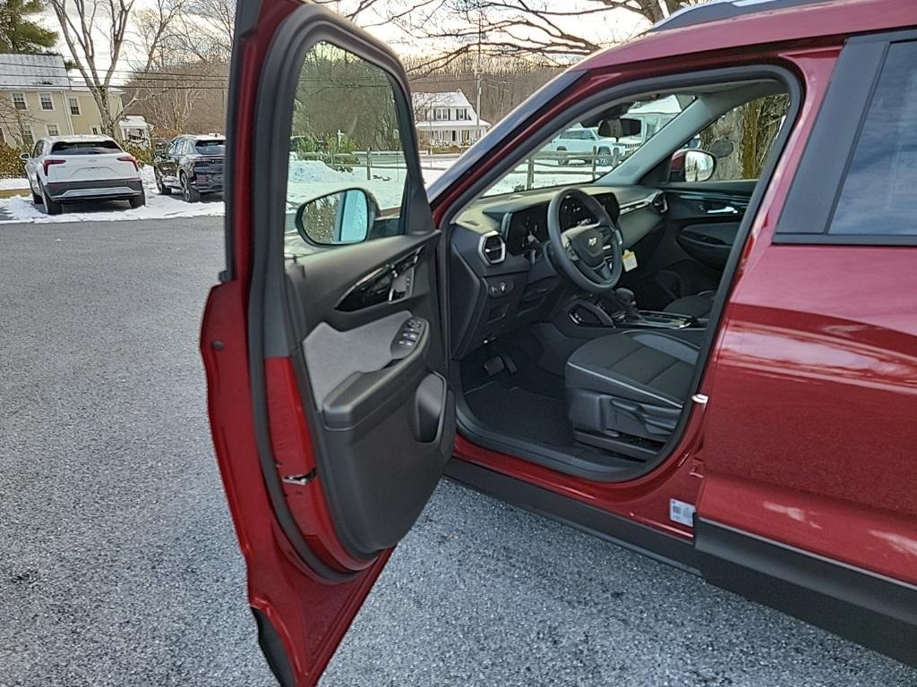 new 2025 Chevrolet TrailBlazer car, priced at $27,595