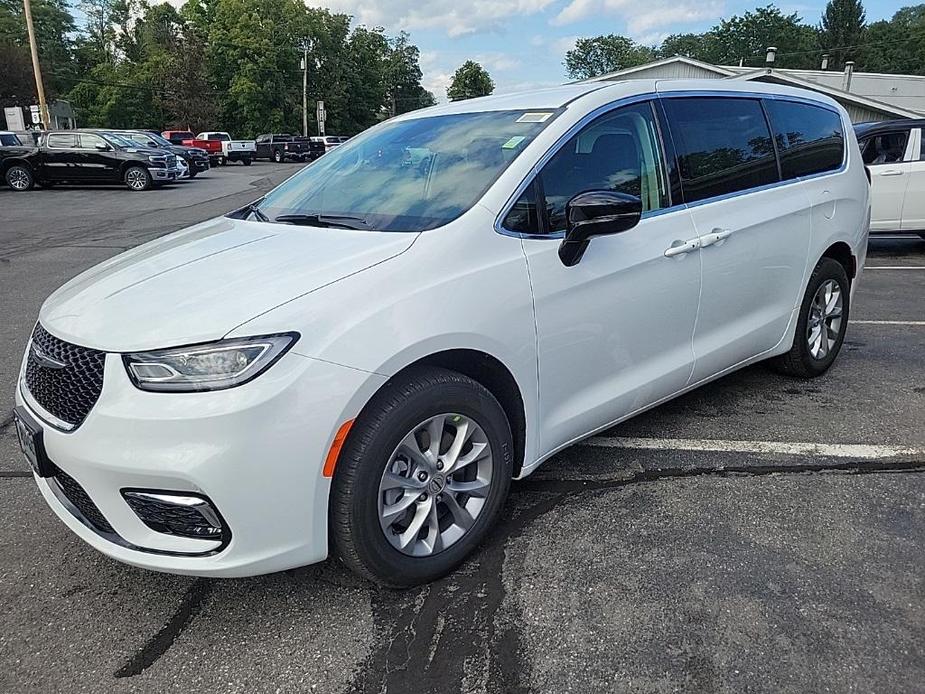 new 2024 Chrysler Pacifica car, priced at $42,069