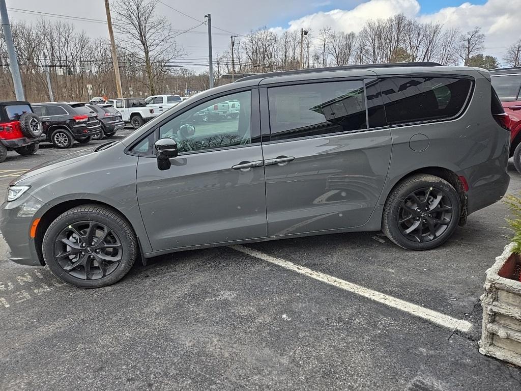 new 2025 Chrysler Pacifica car, priced at $53,980