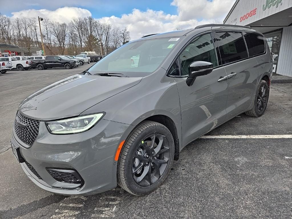 new 2025 Chrysler Pacifica car, priced at $53,980