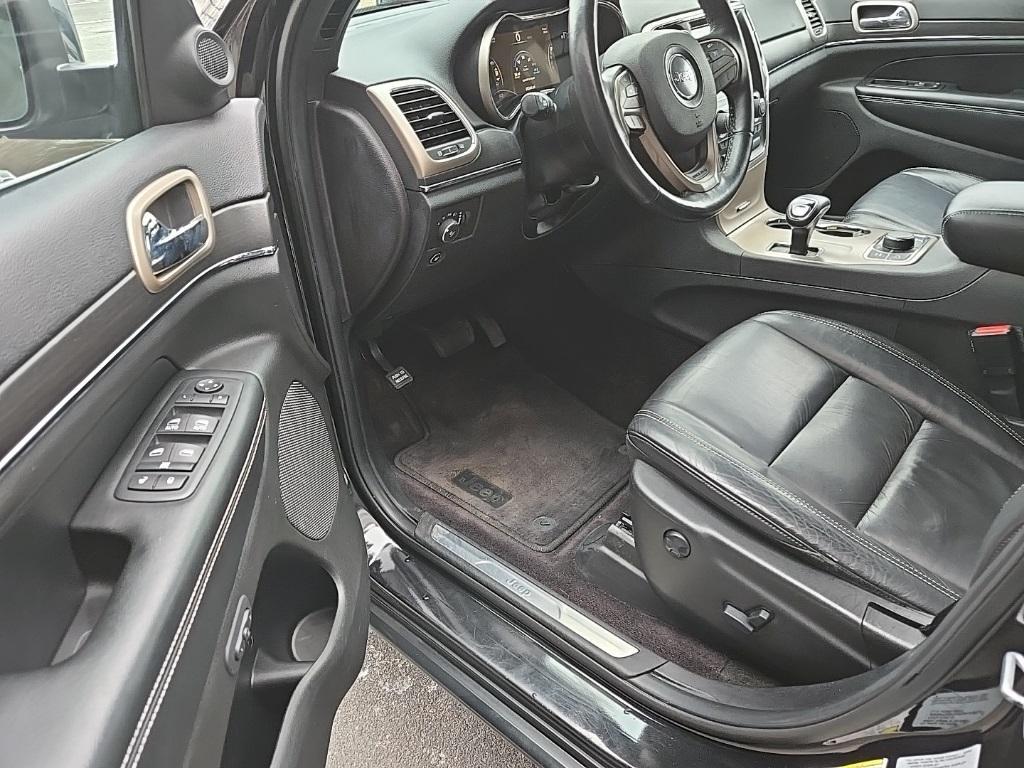 used 2015 Jeep Grand Cherokee car, priced at $15,900