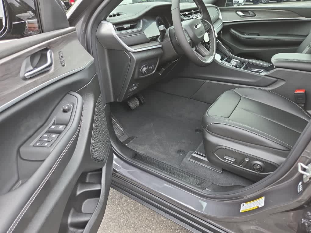 new 2025 Jeep Grand Cherokee L car, priced at $52,757