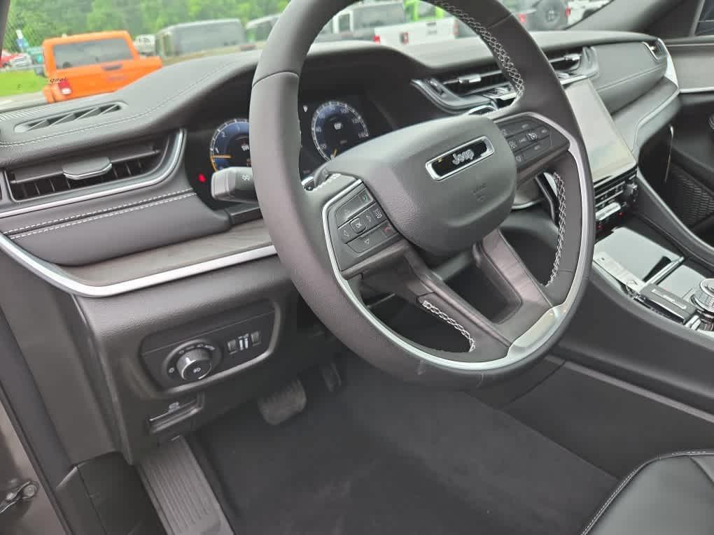 new 2025 Jeep Grand Cherokee L car, priced at $52,757