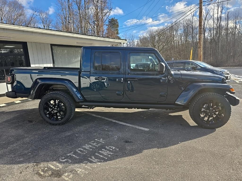 new 2025 Jeep Gladiator car