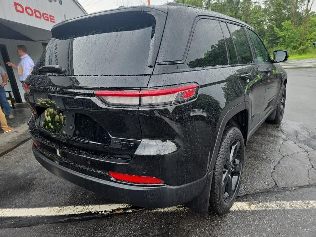 new 2025 Jeep Grand Cherokee car, priced at $50,910