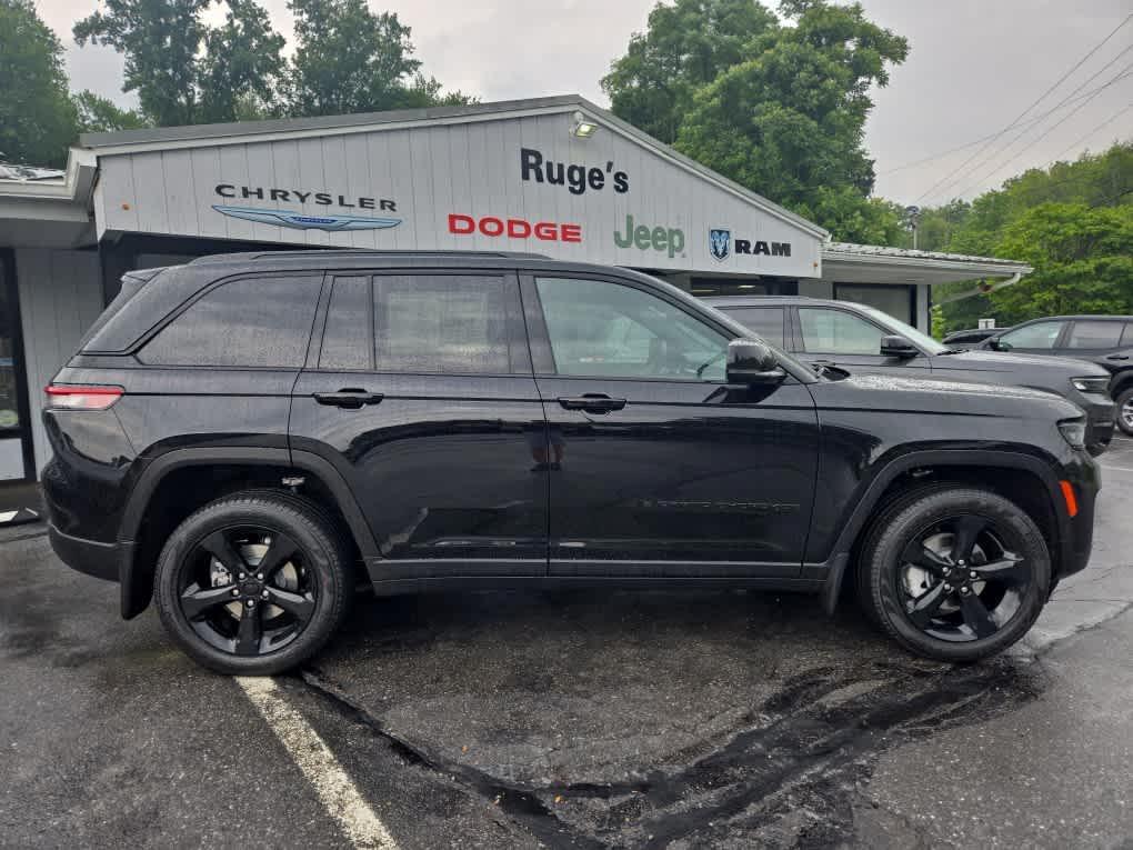 new 2025 Jeep Grand Cherokee car, priced at $50,910