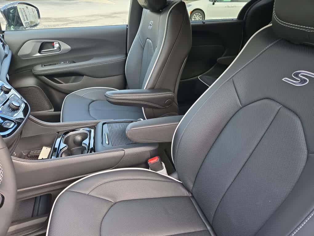 new 2026 Chrysler Pacifica car, priced at $50,900