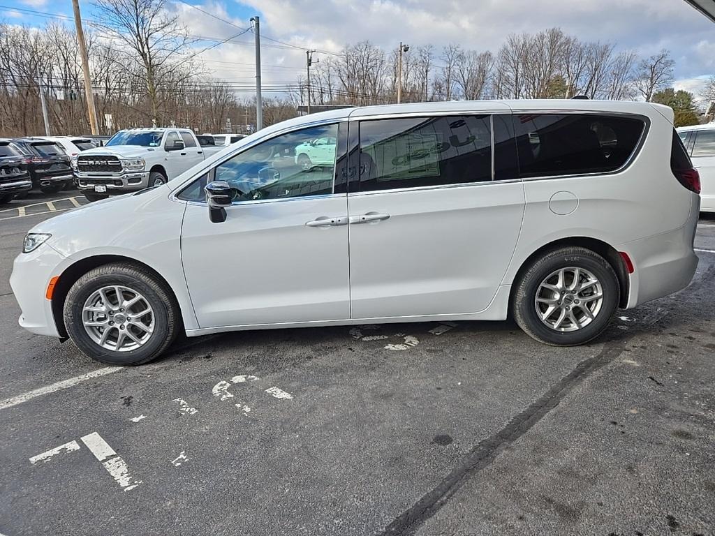 new 2025 Chrysler Pacifica car, priced at $41,125