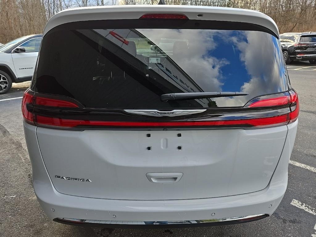 new 2025 Chrysler Pacifica car, priced at $41,125