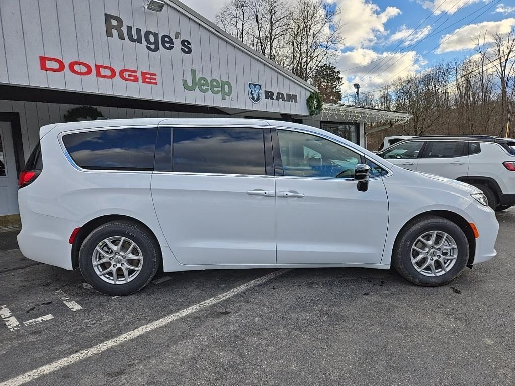 new 2025 Chrysler Pacifica car, priced at $41,125