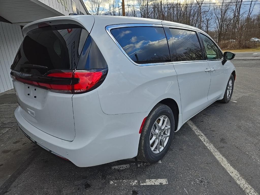 new 2025 Chrysler Pacifica car, priced at $41,125