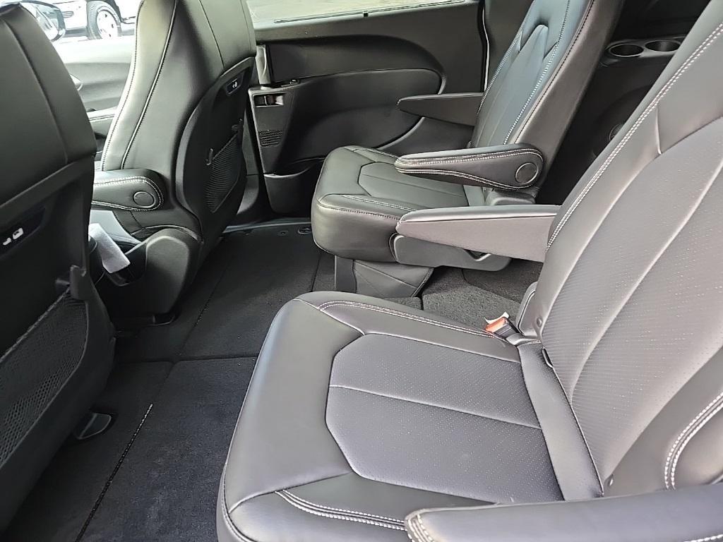 new 2025 Chrysler Pacifica car, priced at $41,125