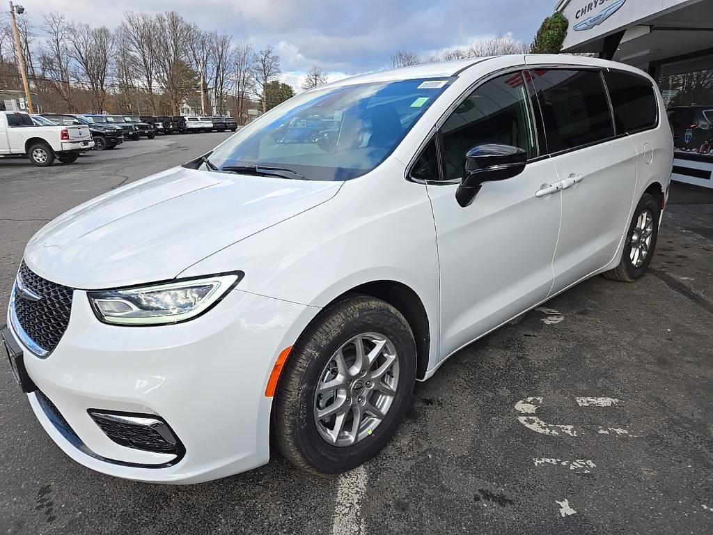 new 2025 Chrysler Pacifica car, priced at $41,125