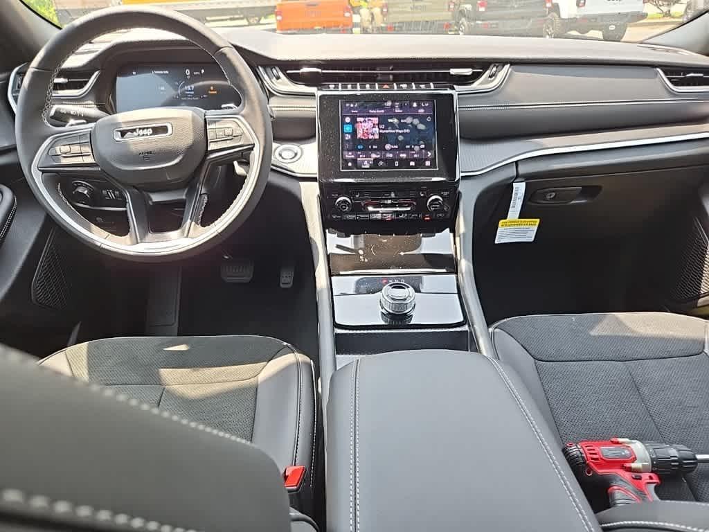 new 2025 Jeep Grand Cherokee car