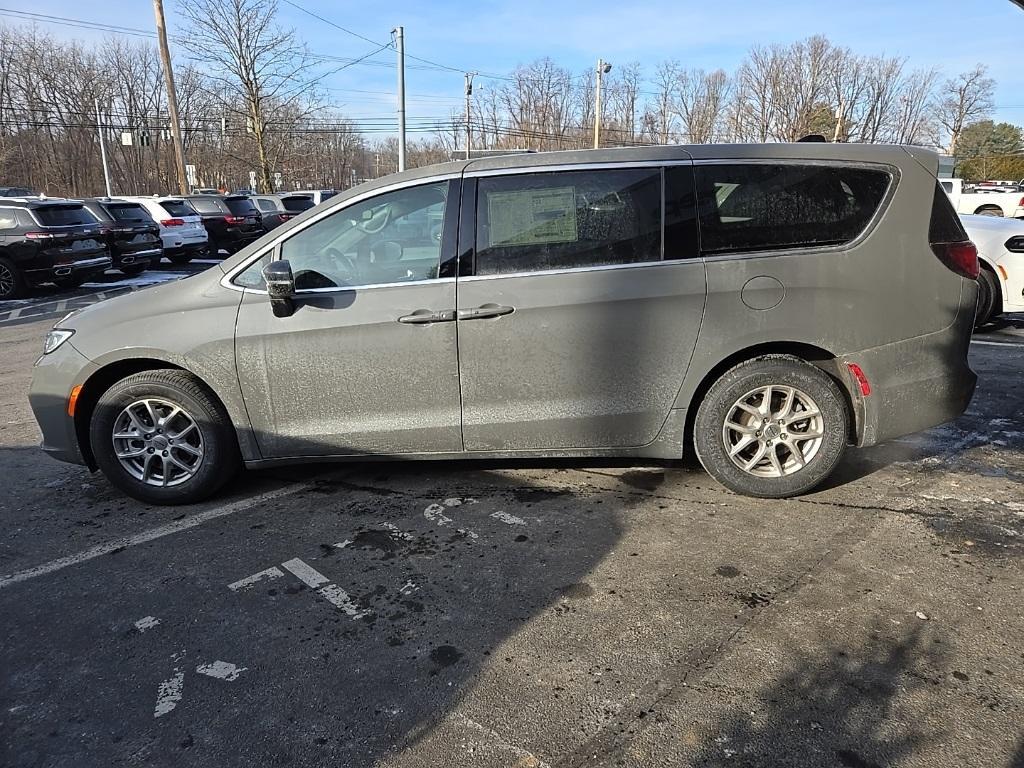 new 2025 Chrysler Pacifica car, priced at $41,640