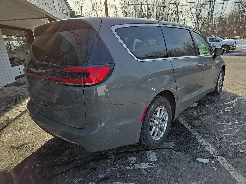 new 2025 Chrysler Pacifica car, priced at $41,640