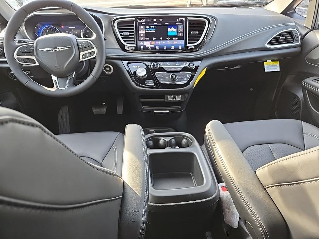 new 2025 Chrysler Pacifica car, priced at $41,640