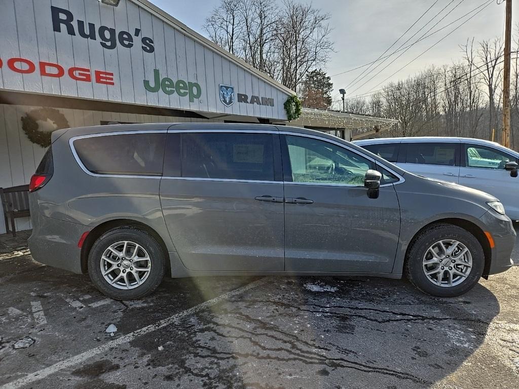 new 2025 Chrysler Pacifica car, priced at $41,640