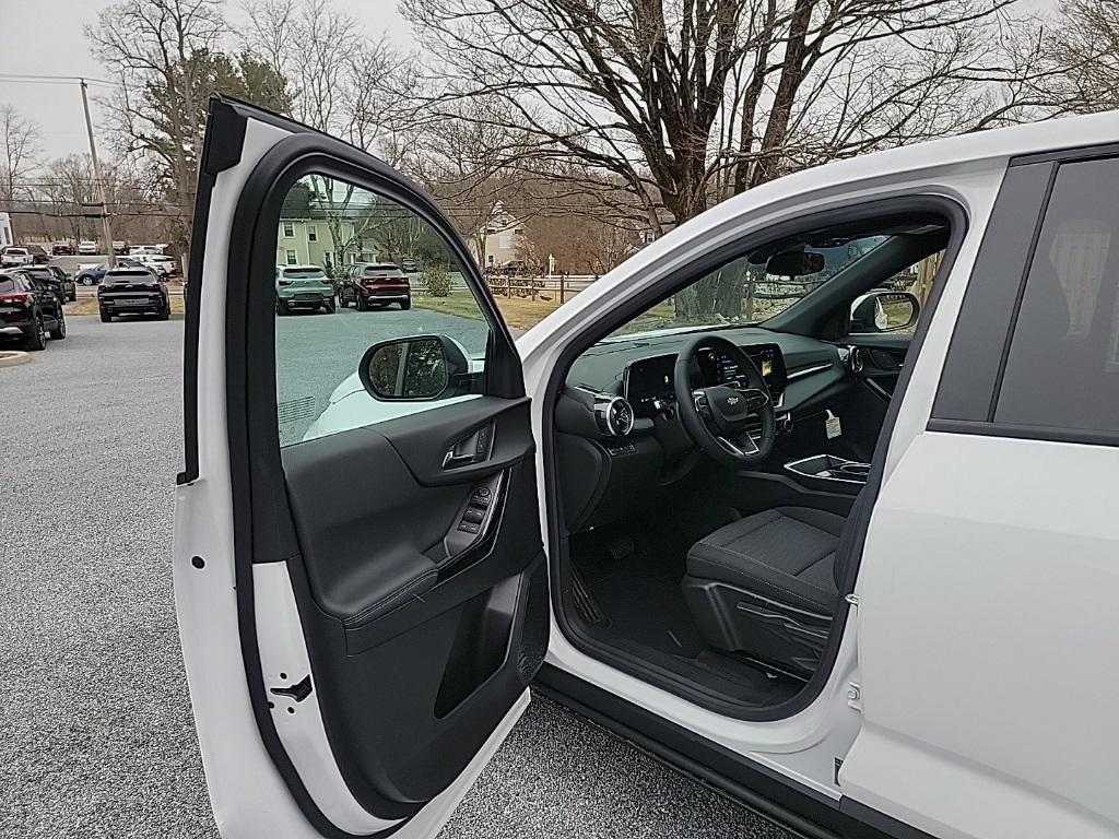 new 2025 Chevrolet Equinox car, priced at $31,035