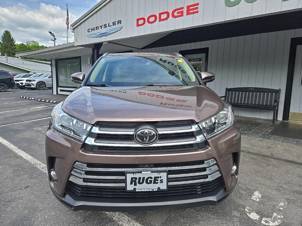 used 2017 Toyota Highlander car