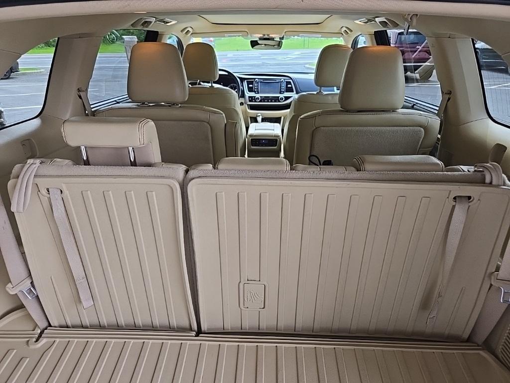 used 2017 Toyota Highlander car