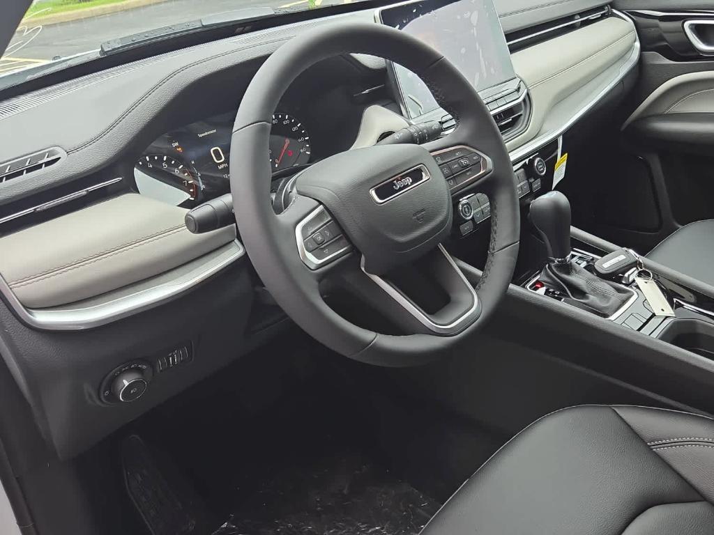 new 2025 Jeep Compass car, priced at $31,990