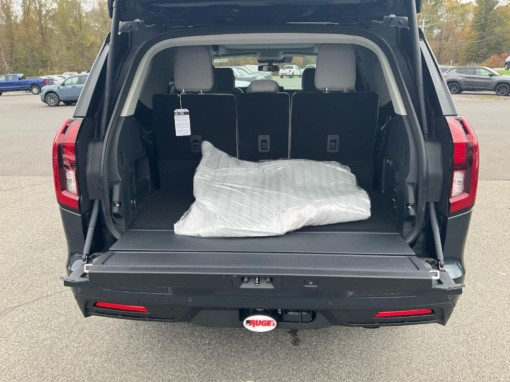 new 2025 Ford Expedition car, priced at $73,595