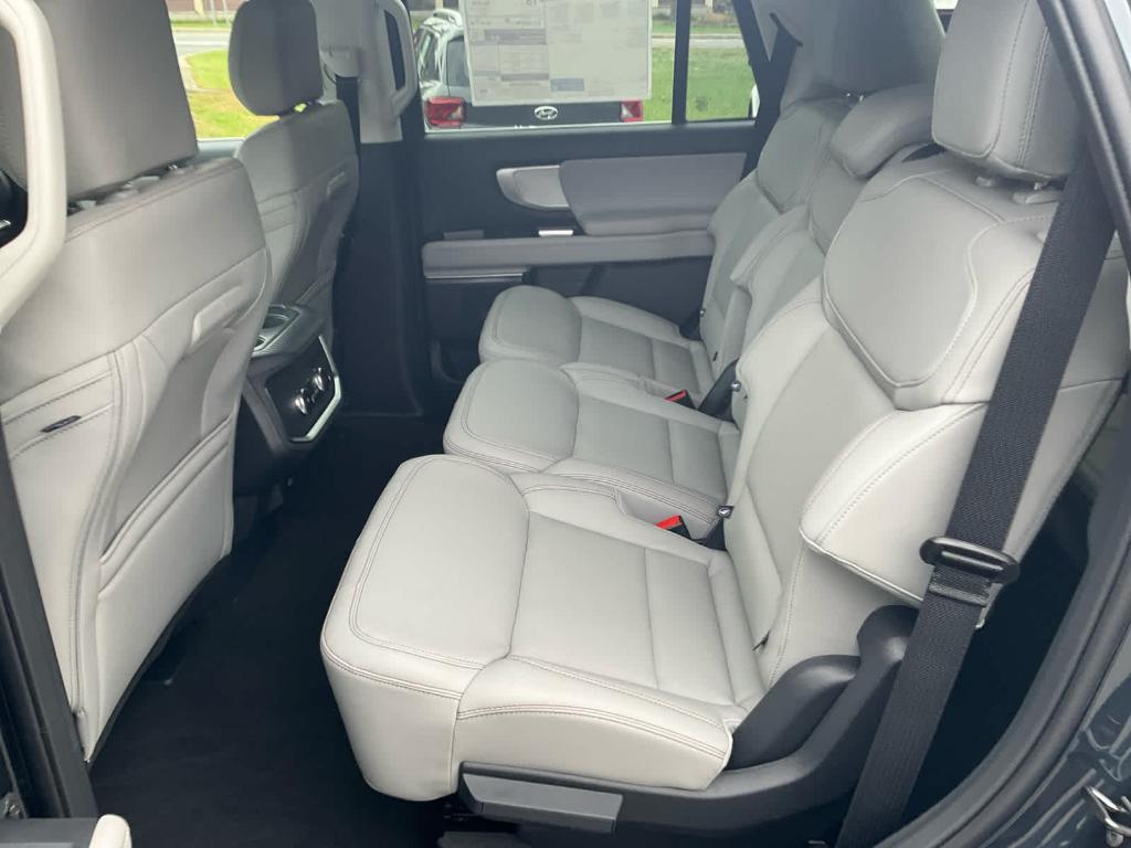 new 2025 Ford Expedition car, priced at $73,595