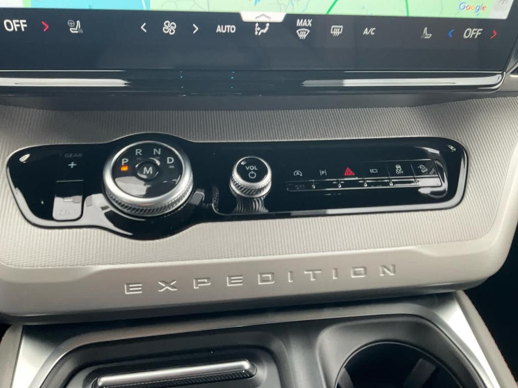 new 2025 Ford Expedition car, priced at $73,595